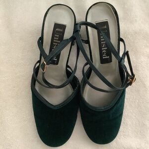 Unlisted Dark Green Velvet Criss Cross Strap Chunky Heels 7M PRE-OWNED